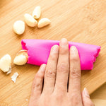 2 PCS Kitchen Peeling Garlic Press Garlic Peeler Does Not Hurt the Hand Silicone Garlic Peeler, Red, Blue