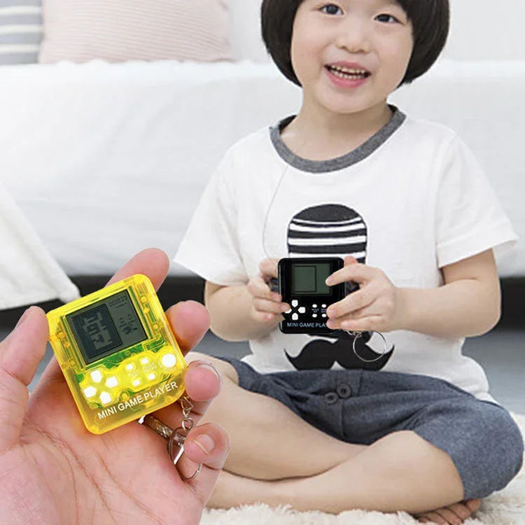 4 PCS Handheld Mini Game Console Toy Classic Brick Game Console with Keychain, 4 PCS Mini Game Console